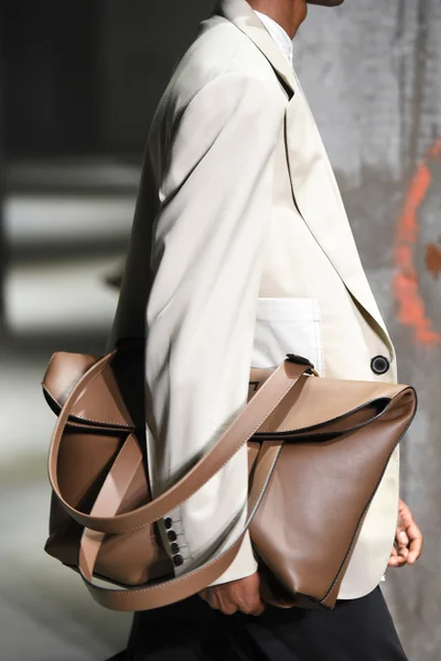 Look 48